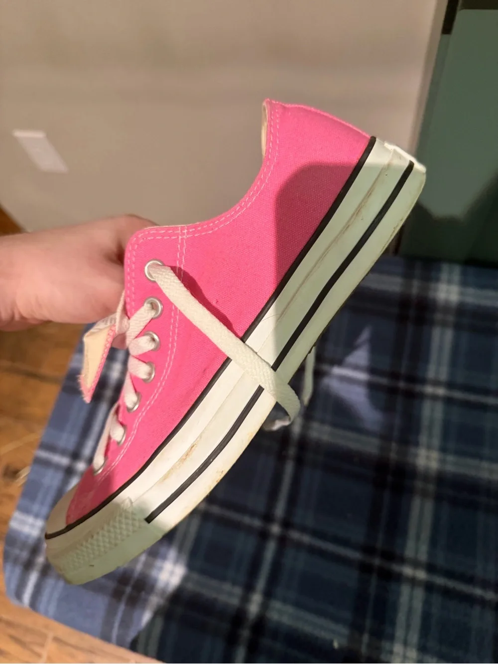 N/A pink converse